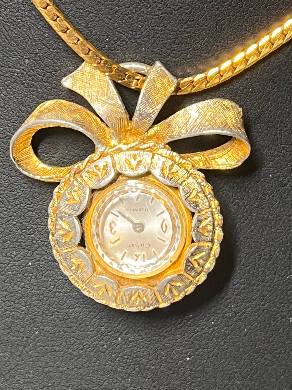 Vintage Gold-Tone Chateau Lady's Watch Pendant Necklace. Bow. Feminine